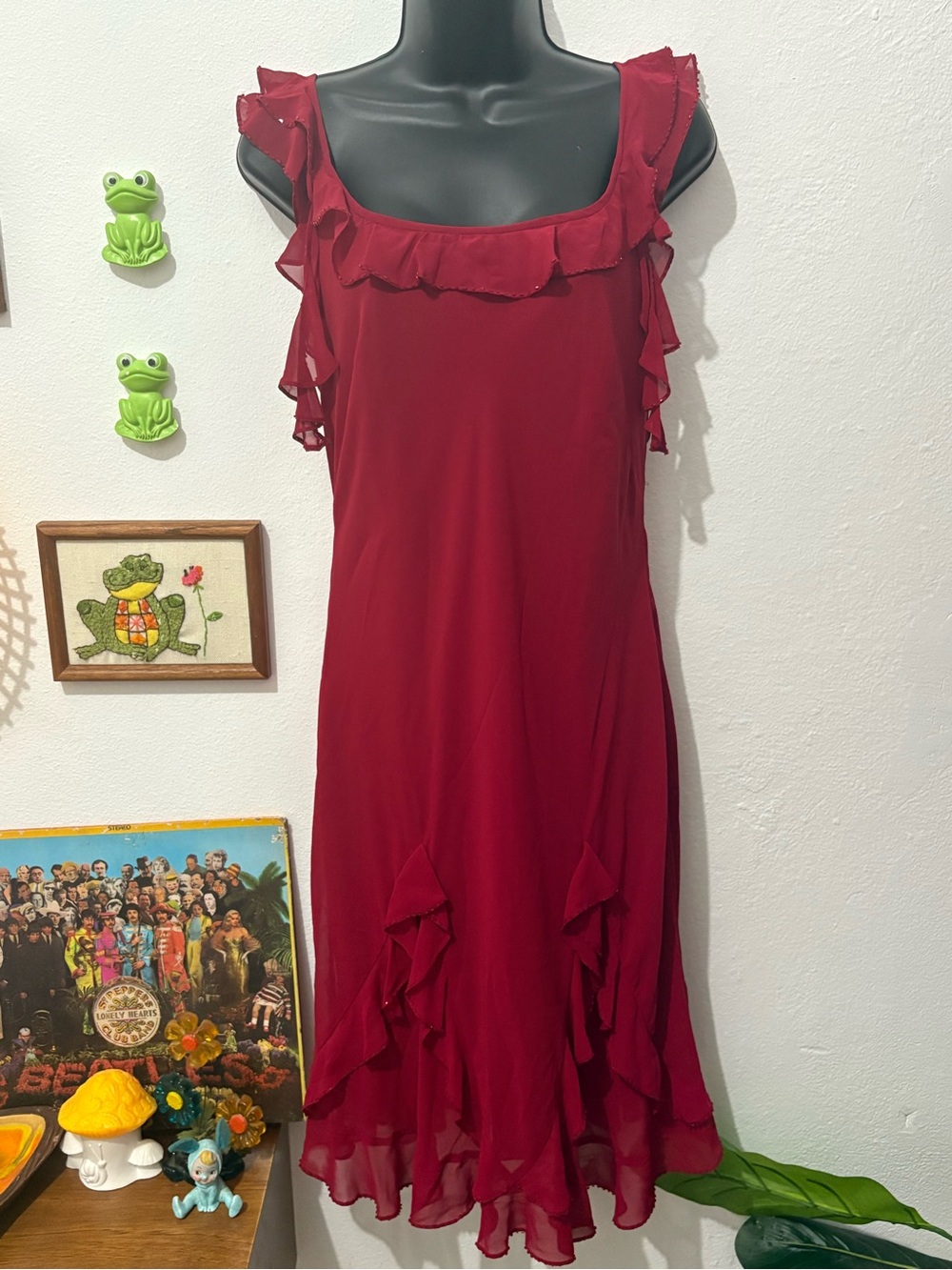 Y2K Adrianna Papell Burgundy Ruffle Beaded Trim Sleeveless Dress